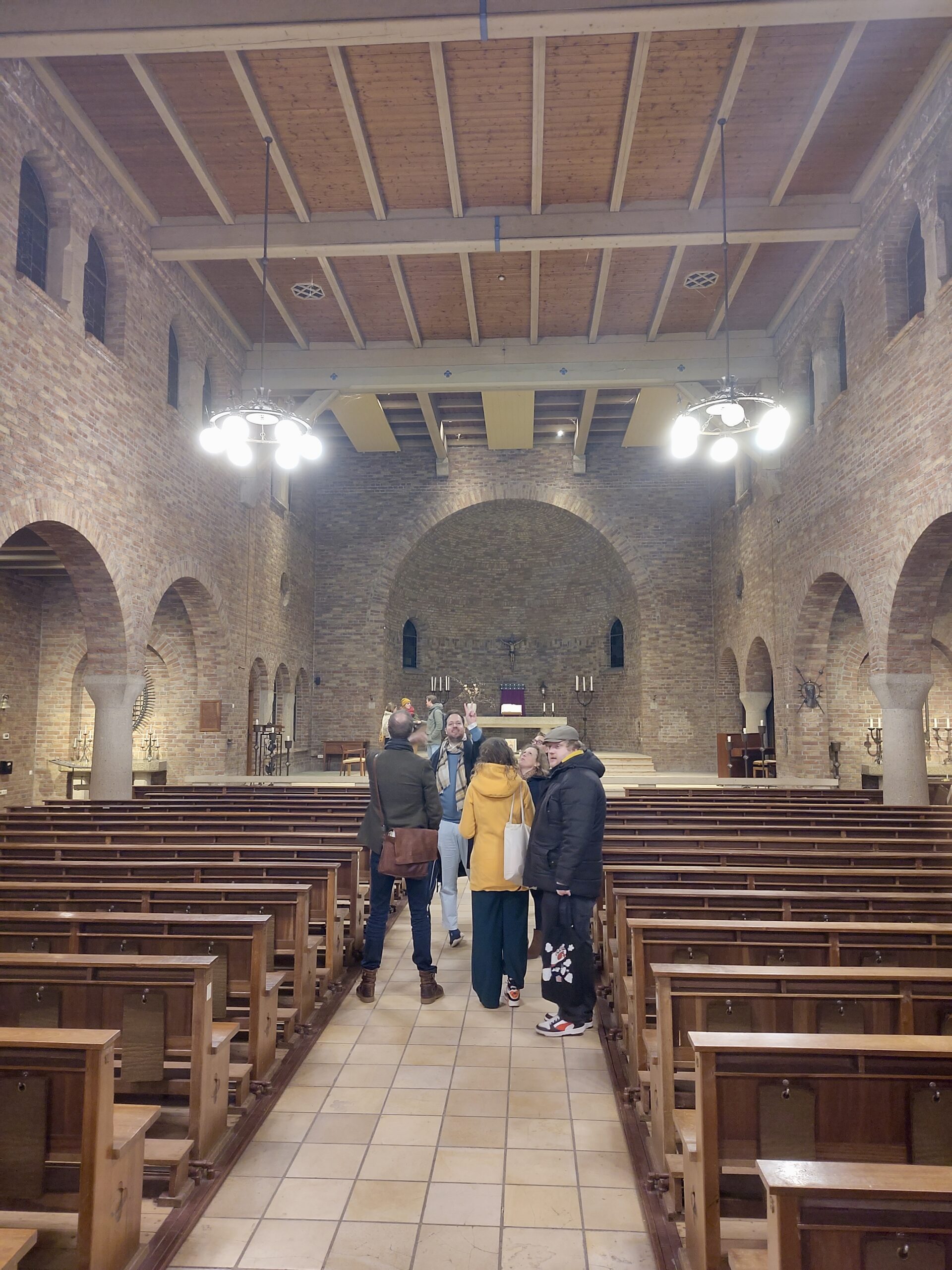 Leden van kamerkoor Lamusa staan in de Dominicuskerk in Oog in Al, Utrecht.